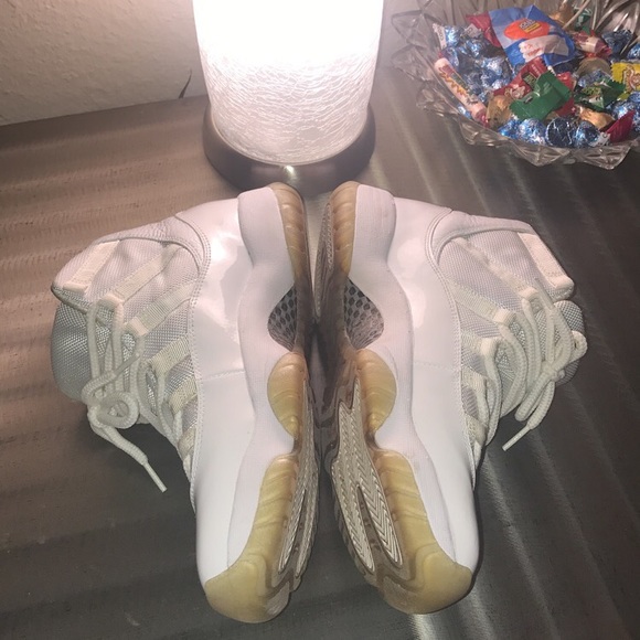 2009 anniversary Jordan 11’s - Picture 6 of 7